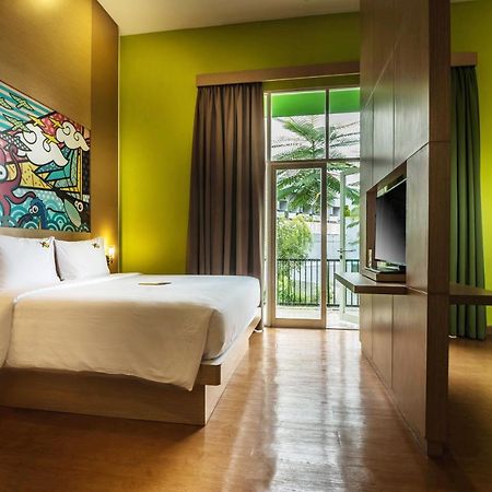 Maxonehotels At Resort Makassar Eksteriør billede