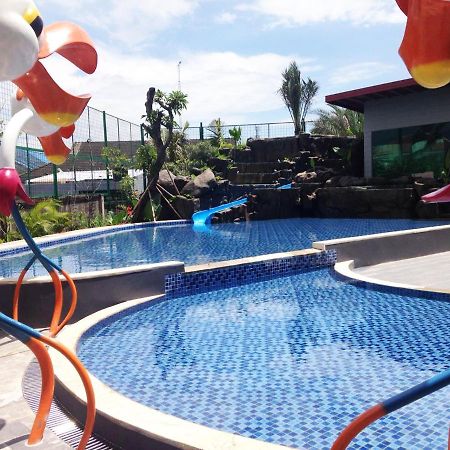 Maxonehotels At Resort Makassar Eksteriør billede