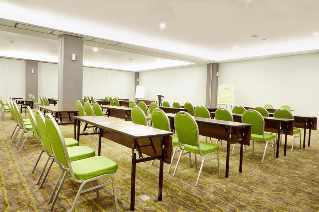 Maxonehotels At Resort Makassar Eksteriør billede