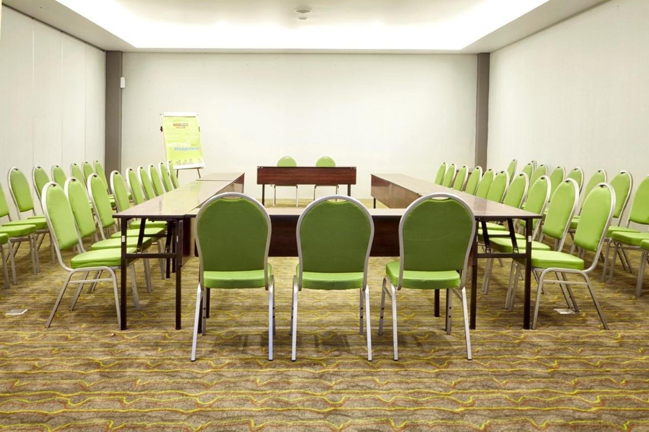 Maxonehotels At Resort Makassar Eksteriør billede