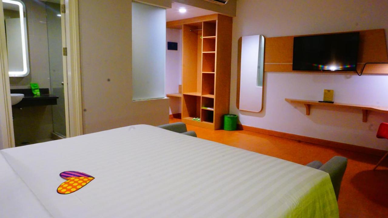Maxonehotels At Resort Makassar Eksteriør billede