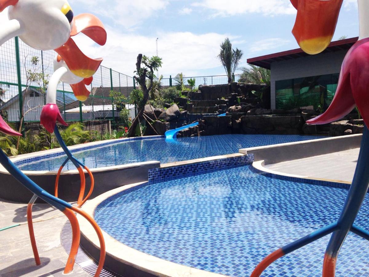 Maxonehotels At Resort Makassar Eksteriør billede